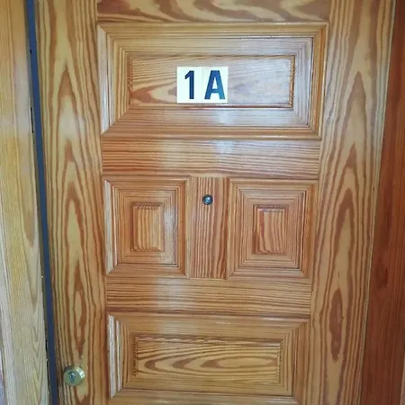 アパート Three Bedroom Near Cruz 1a *