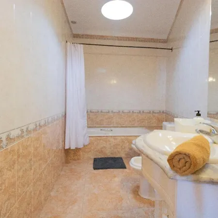 Three Bedroom Near Cruz 1a شقة سانتا كروز دي تينيريف