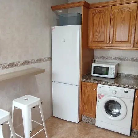 Three Bedroom Near Cruz 1a شقة *
